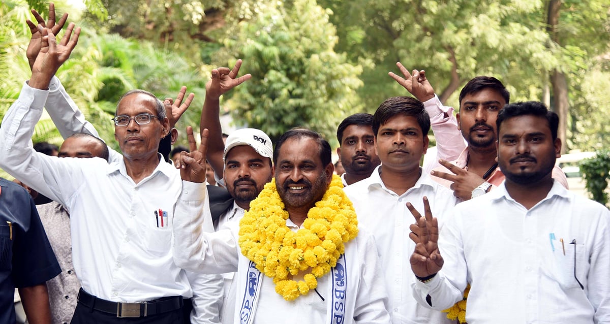 Lucknow News: सपा की कांति सिंह और सुशील कुमार, भाजपा के उमेश द्विवेदी व अवनीश सिंह ने भरे पर्चे