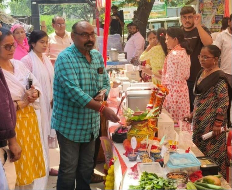 Unnao News: सेवा संकल्प शिविर में ग्रामीणों को दी योजनाओं की जानकारी