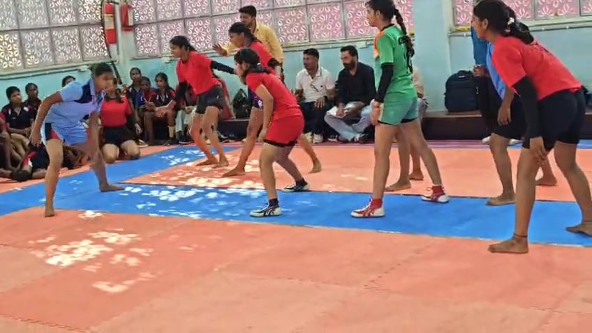 Shahjahanpur News: मंडल स्तरीय कबड्डी बालक वर्ग में शाहजहांपुर की टीम ने मारी बाजी