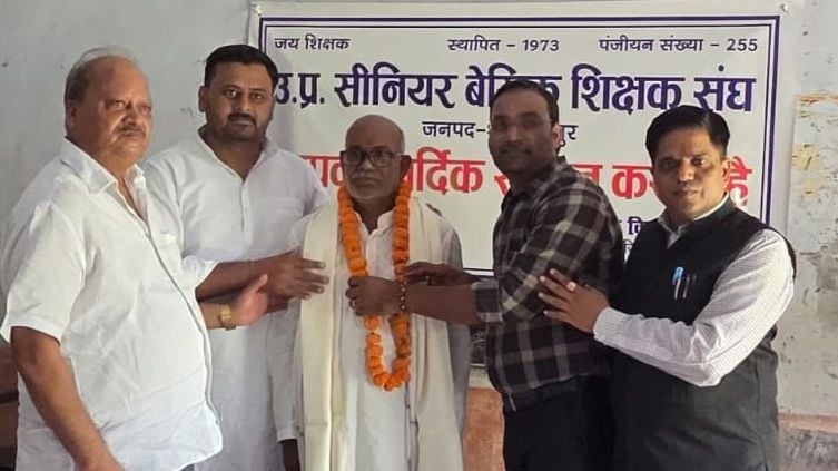 Shahjahanpur News: जलालाबाद और कलान के सेवानिवृत्त शिक्षकों का किया सम्मान