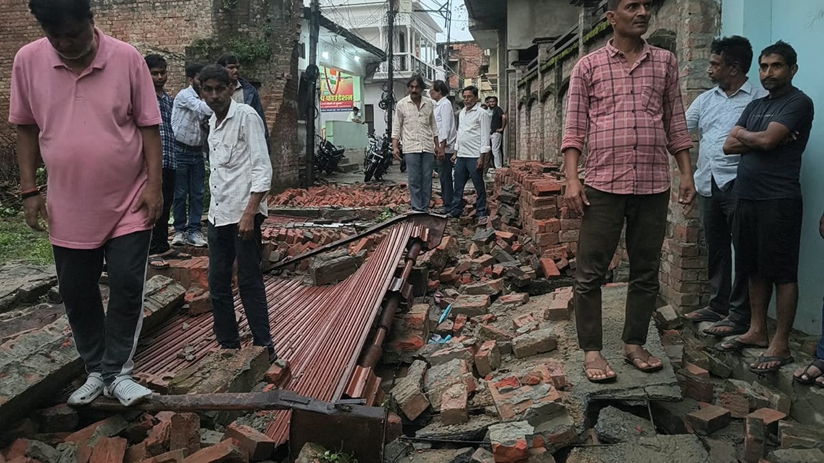 Azamgarh News: आंधी-बारिश में पुरानी दीवार गिरने से बच्ची की मौत, बालक घायल