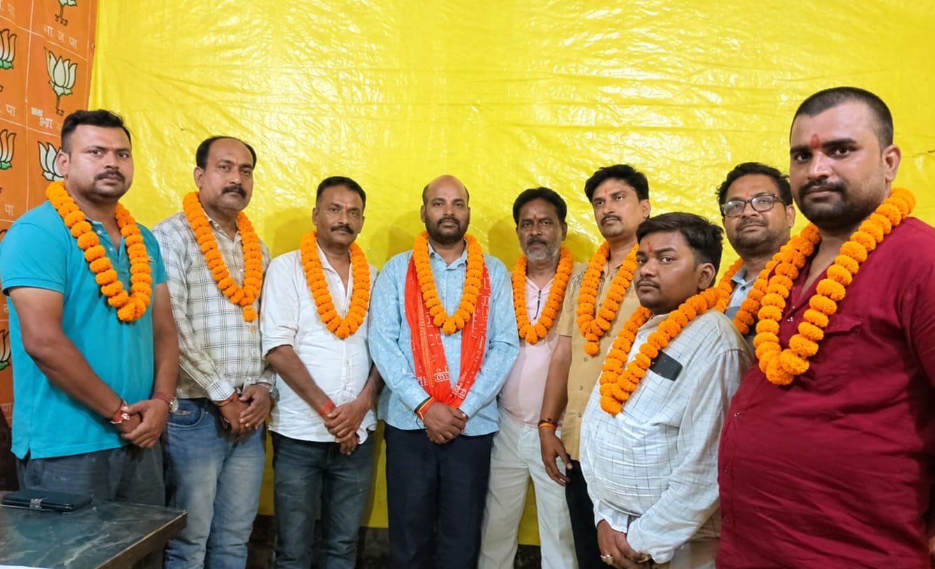 श्रीमूर्ति विसर्जन समिति के नवनियुक्त पदाधिकारी। संगठन