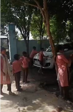 Noida News: प्राथमिक विद्यालय में बच्चों से काम कराने का वीडियो वायरल