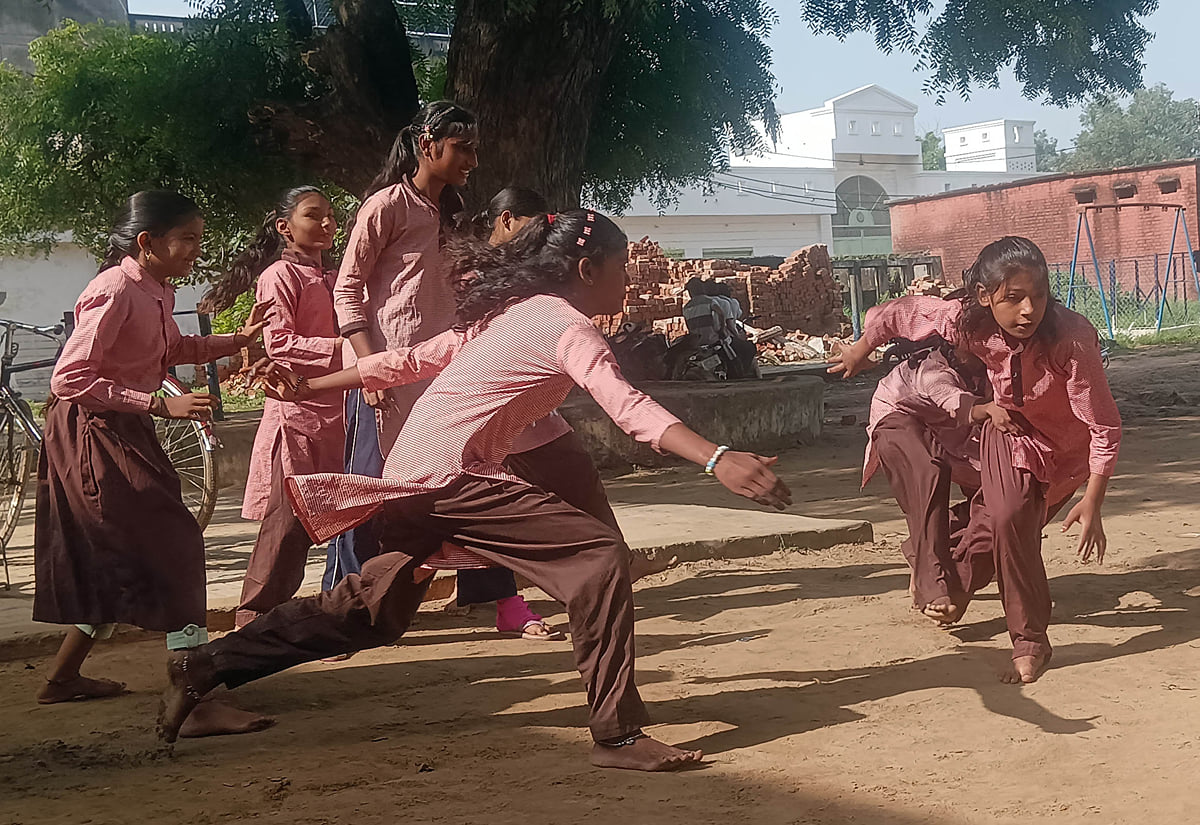 Agra News: कबड्डी में 2-0 से जीतीं पीएमश्री विद्यालय की बेटियां