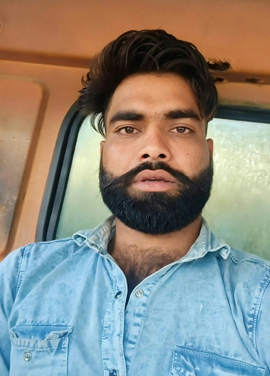 Hathras News: मेले से लौट रहे दंपती खाई में गिरे, पति की मौत
