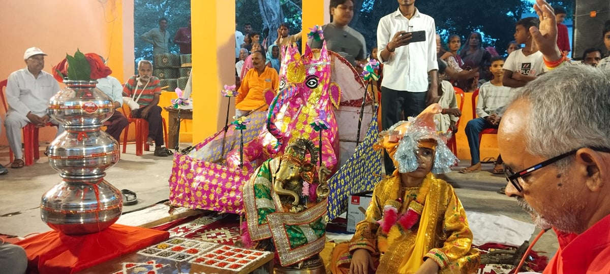 Pilibhit News: बीसलपुर में गणेश शोभायात्रा के साथ रामलीला शुरू