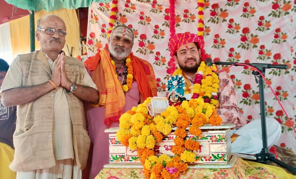 Agra News: भागवत कथा में गूंजीं श्रीकृष्ण की बाल लीलाएं