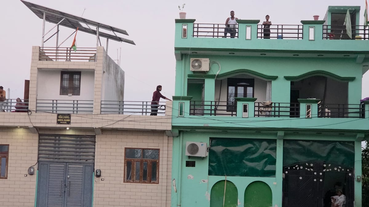 Lucknow News: हयात नगर तक पहुंचा बाढ़ का पानी, आवागमन प्रभावित
