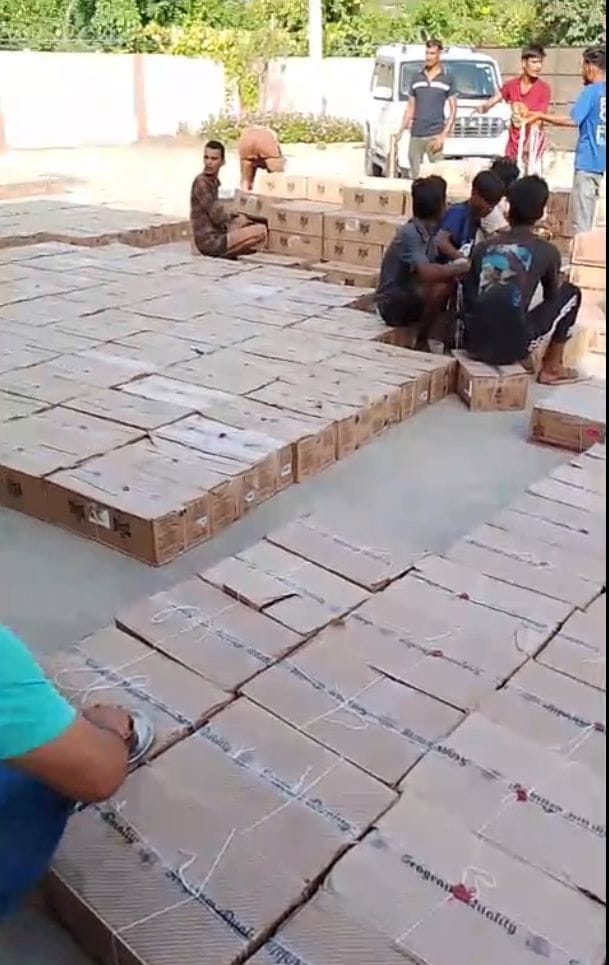 फोटो 06जेएनडी06-152डी के रास्ते पर पकड़ी गई शराब की खेप। संवाद