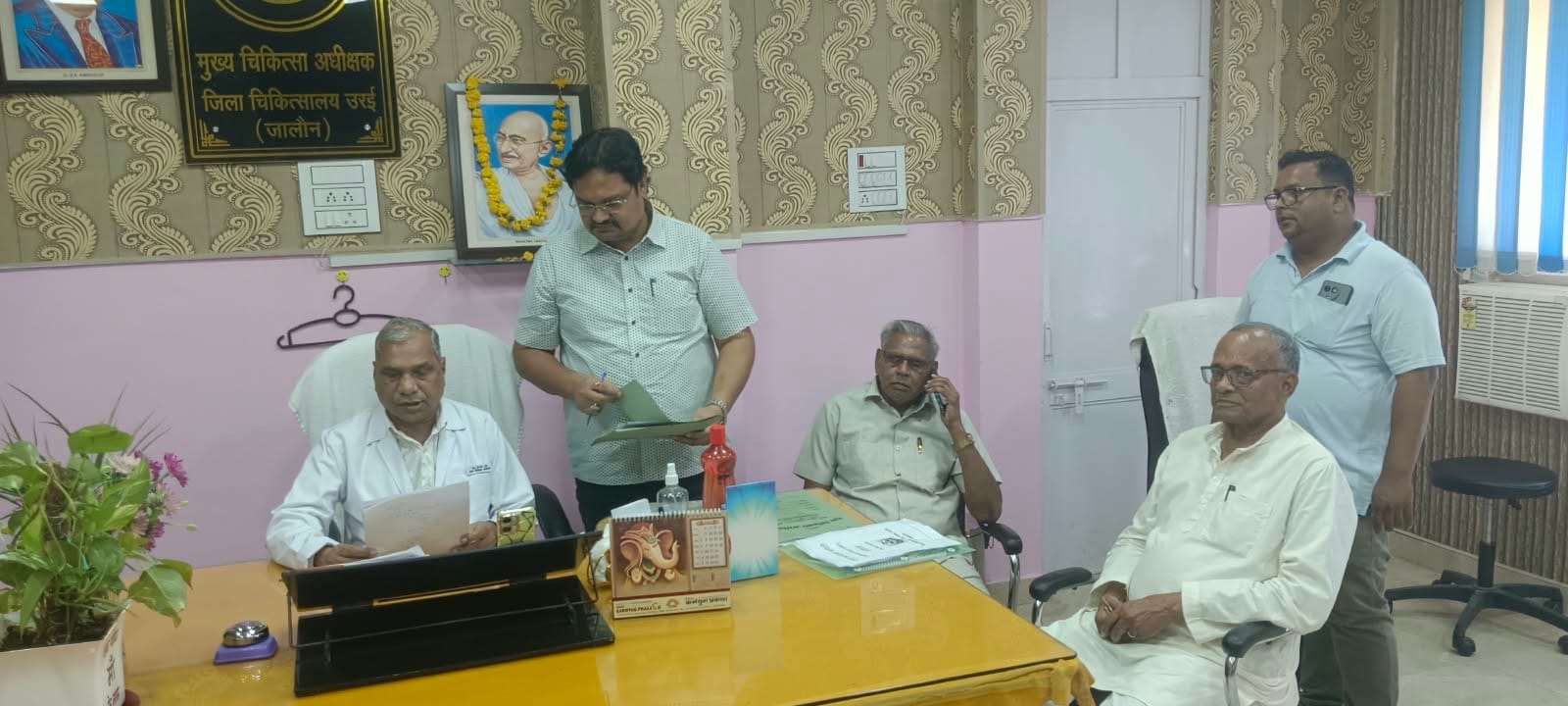 फोटो-11-रोगी कल्याण समिति की बैठक में मौजूद सीएमएस व सदस्य। संवाद