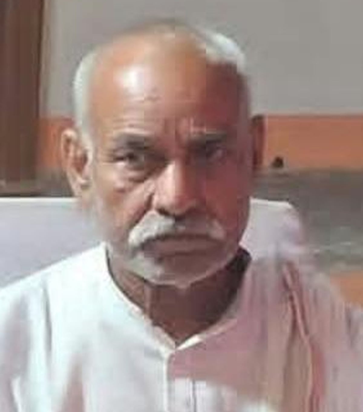 Balrampur News: निर्माणाधीन सड़क पर बाइक फिसली, ट्रक की चपेट में आने से बुजुर्ग की मौत