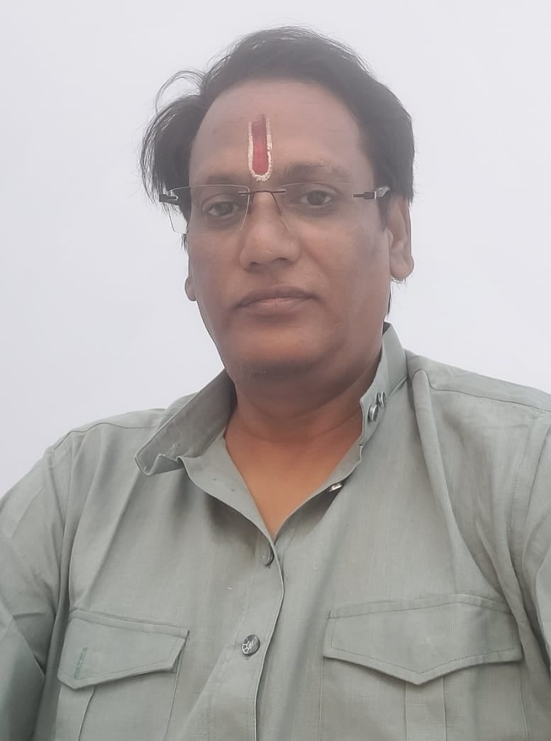 Etawah News: दो दशक से रावण बने धीरज, युद्ध से पहले पूजते हैं श्रीराम को