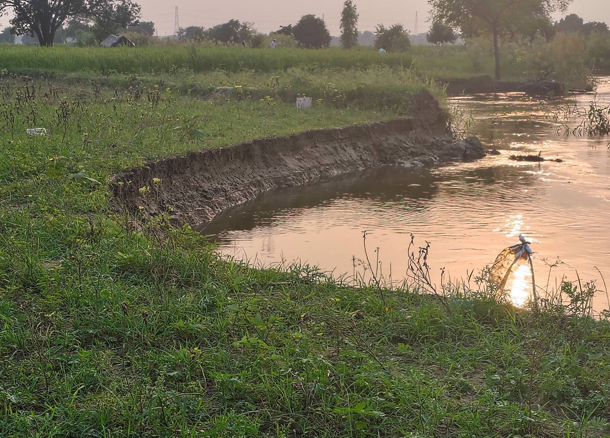 Fatehpur News: पांडु और गंगा की कटान से सैकड़ों बीघे खेत नदी में समाए