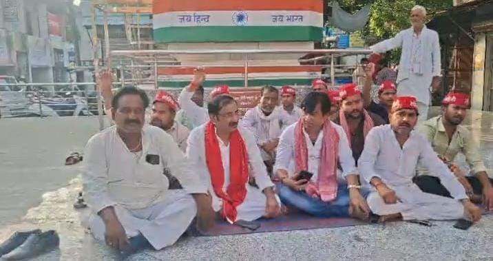 Jalaun News: अखिलेश को हिरासत में लेने के विरोध में सपा का प्रदर्शन