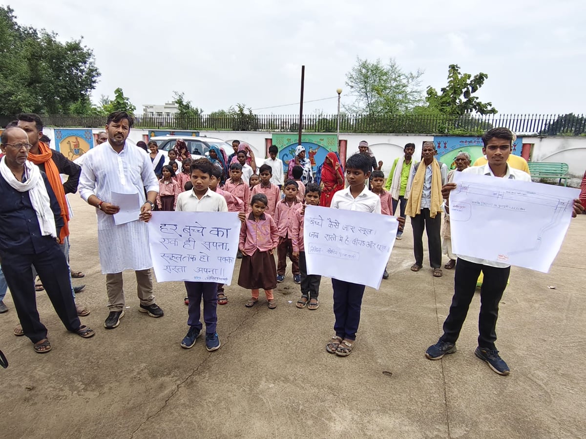 Chitrakoot News: गांव में सड़क नहीं, खाट पर लेटाकर ले जाने पड़ते मरीज