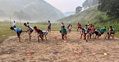 ग्राउंड गुरु..जमानाबाद के मिहालू में खड्ड के किनारे कबड्डी कोच सुरेश खैरा की अकादमी में अभ्