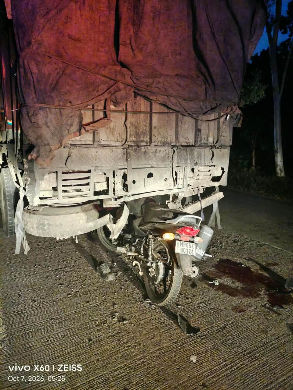 Bike collides with broken truck parked on the roadside, youth dies