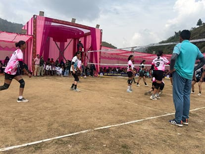 हिमाचल प्रदेश विश्वविद्यालय अंतर महाविद्यालय महिला वॉलीबॉल चैंपियनशिप के दूसरे दिन