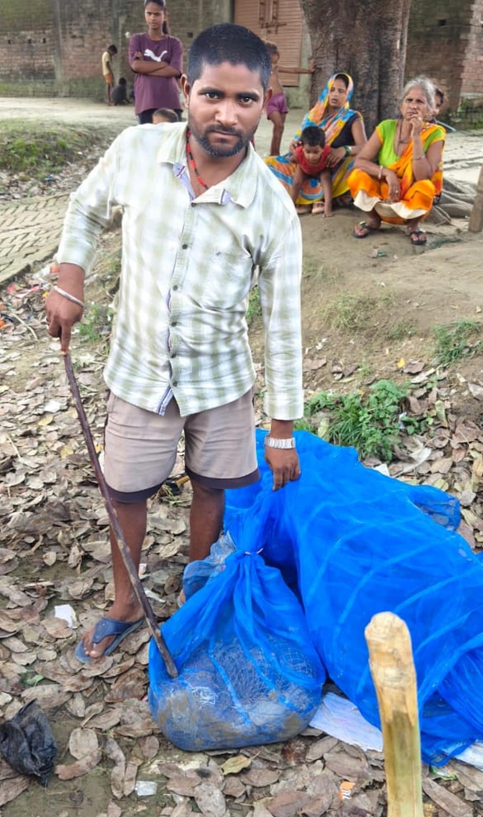 Bahraich News: हरदीनपुरवा में निकला, ग्रामीणों ने पकड़ा