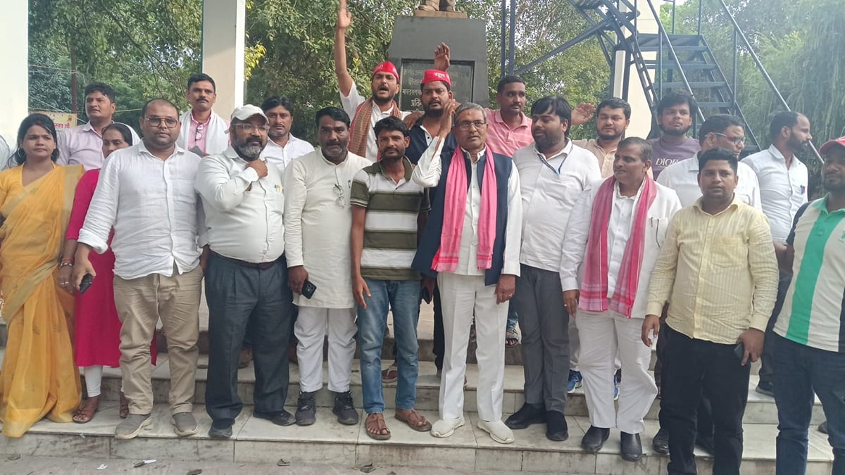 Ambedkar Nagar News: अखिलेश को हिरासत में लेने पर भड़के सपाई