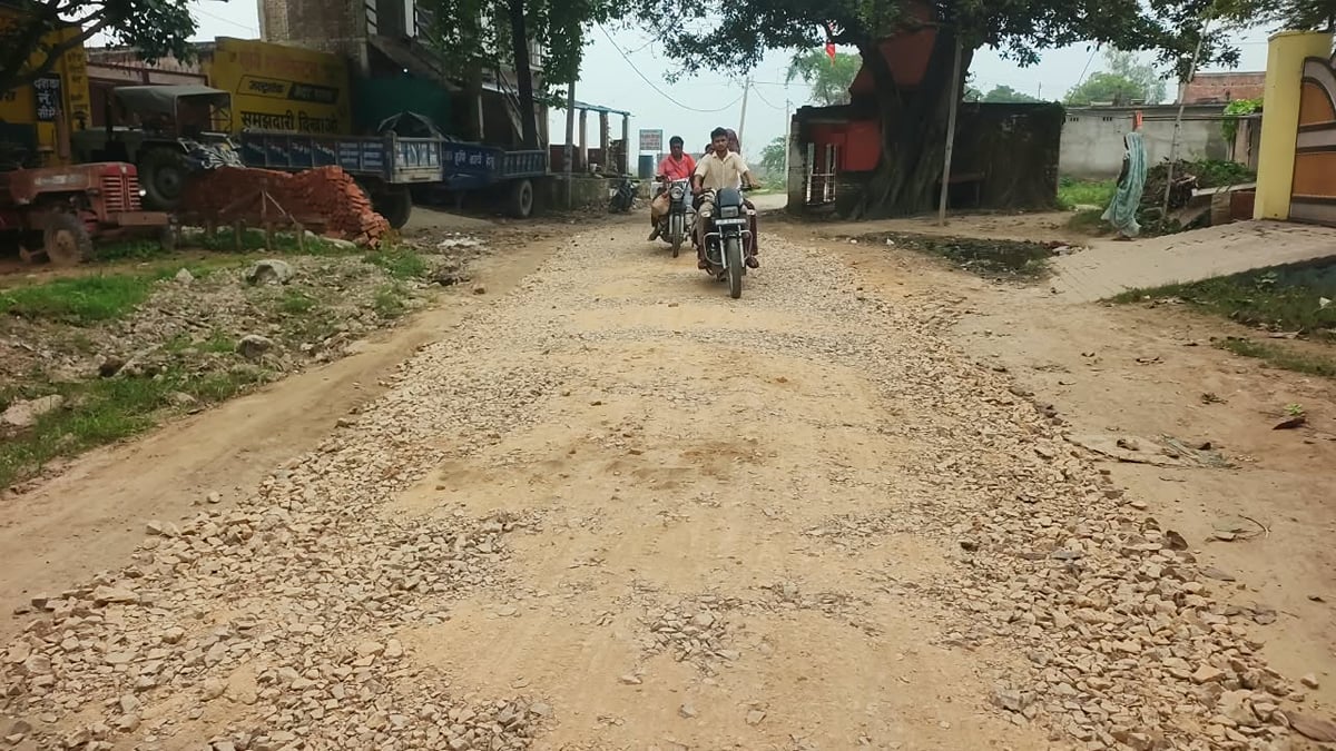 Ghazipur News: कालूपुर-पटकनिया मार्ग पर सड़क का निर्माण शुरू