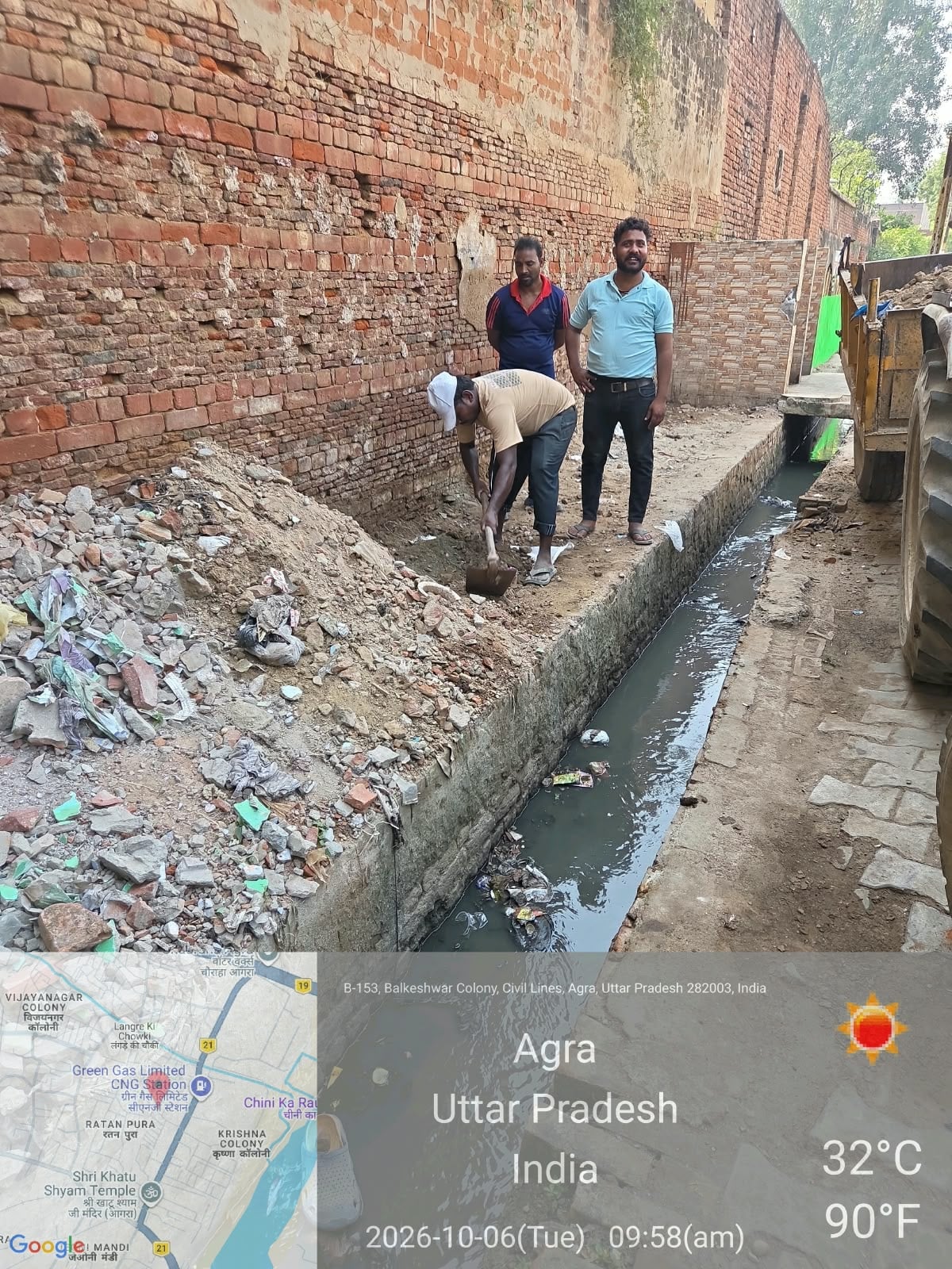 Agra News: निगम ने शुरू किया अभियान, 32 ट्रॉली मलबा हटाया