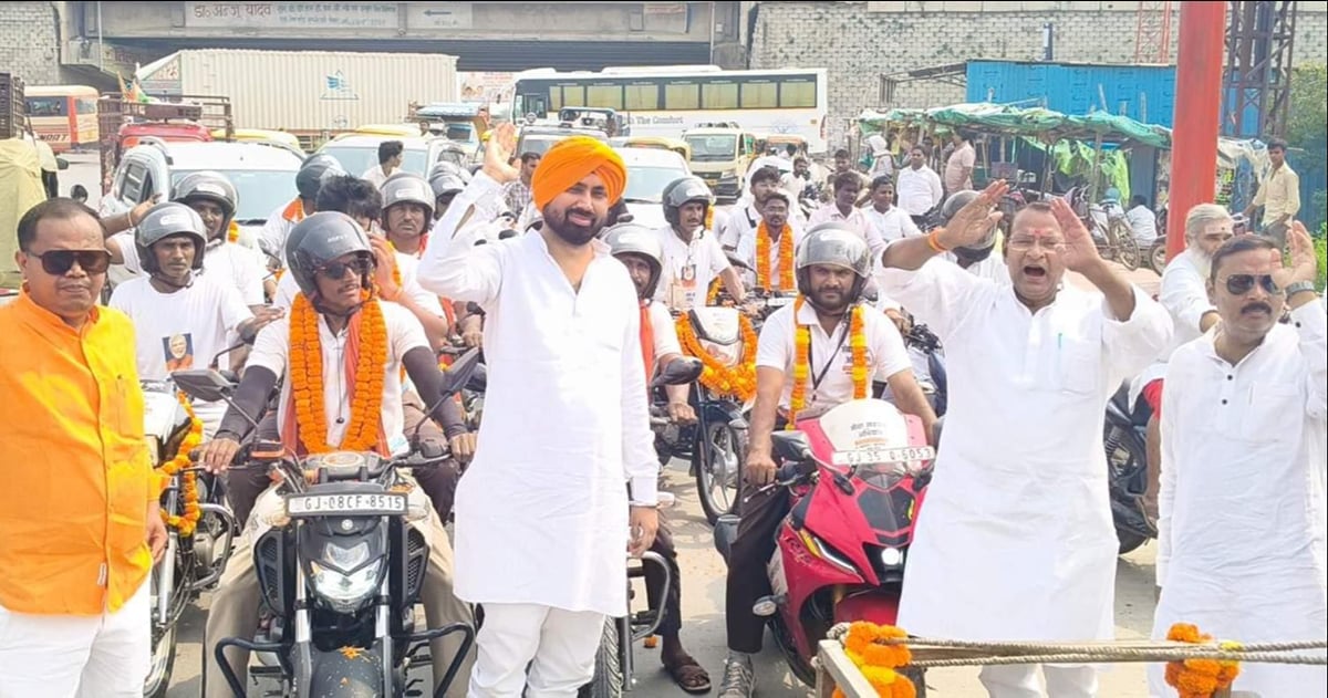 Chandauli News: वडनगर से वाराणसी निकली बाइक यात्रा का स्वागत