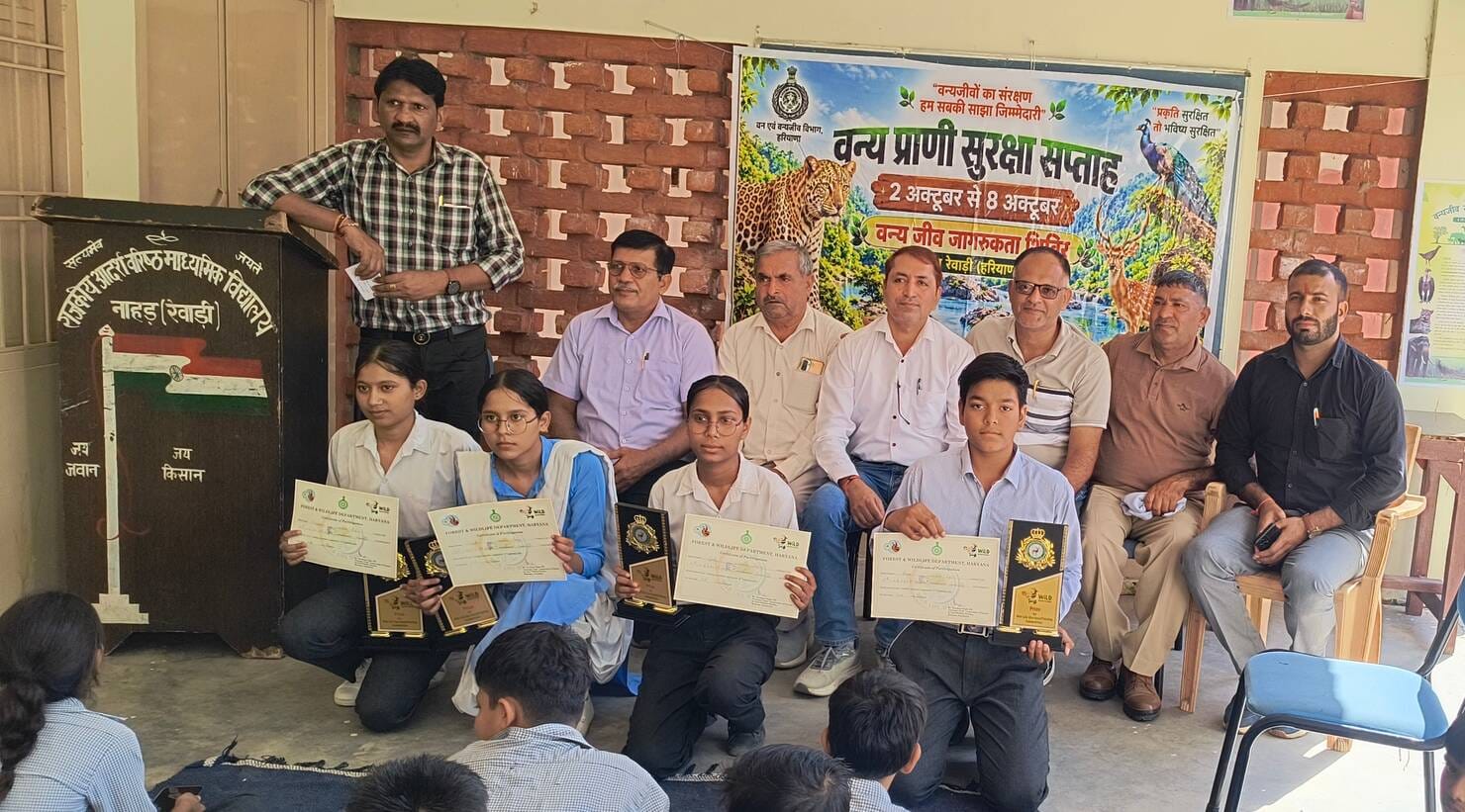 प्रतियोगिता के दौरान विजेता खिलाड़ी खुशी जाहिर करते। स्रोत : स्कूल