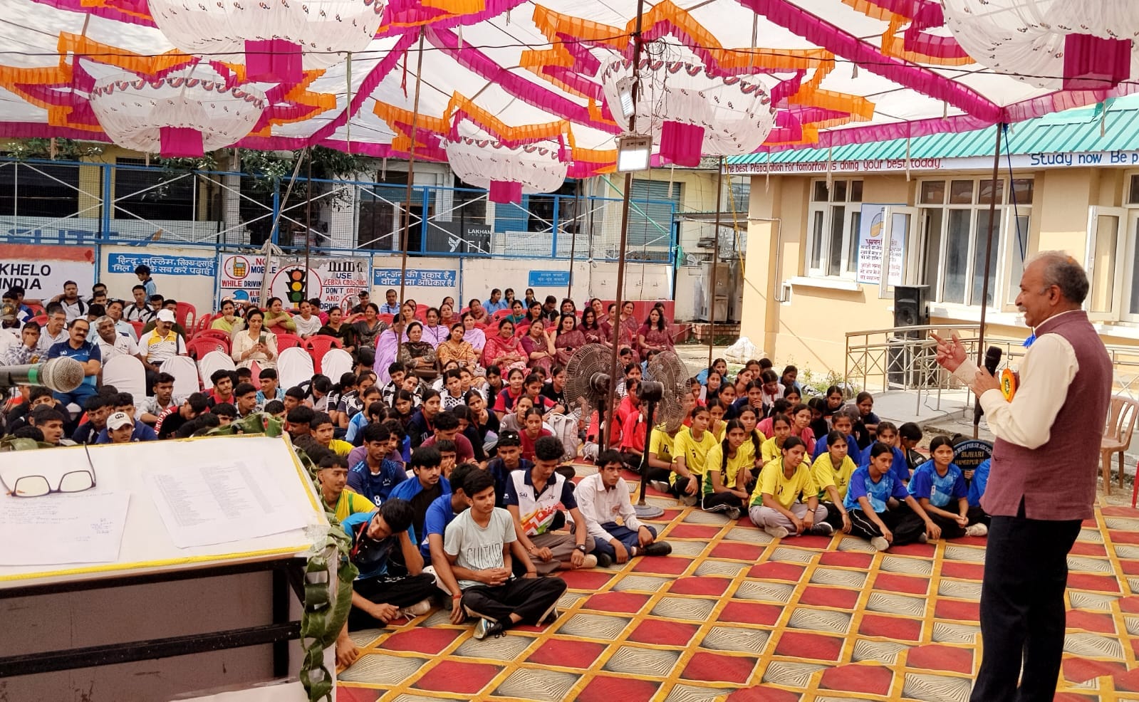 राजकीय आदर्श वरिष्ठ माध्यमिक पाठशाला हमीरपुर में जिला स्तरीय अंडर-19 एथलेटिक्स प्रतियोगिता के श