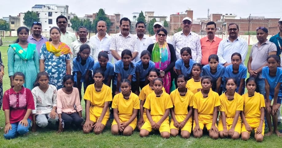 राज्य स्तरीय खेलकूद प्रतियोगिता के लिए चयनित बेसिक शिक्षा विभाग के बच्चे। विभाग