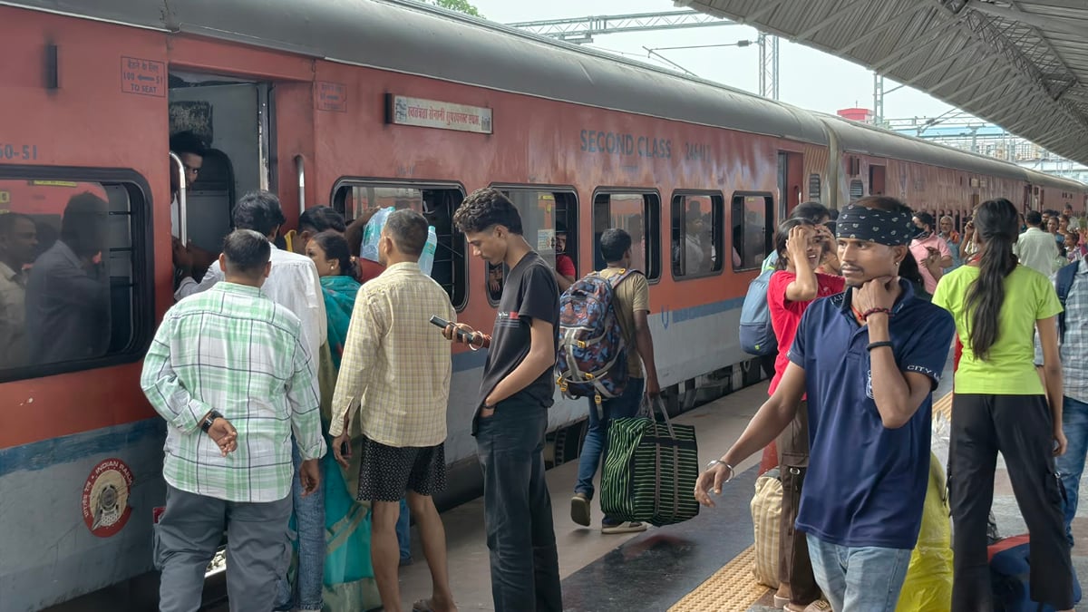Ballia News: दशहरा से पहले बहाल हुआ सियालदह रूट, यात्रियों को राहत