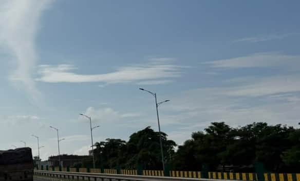 Meerut Weather: Alternating between cloudy skies and sunshine; chance of rain over the next three days.