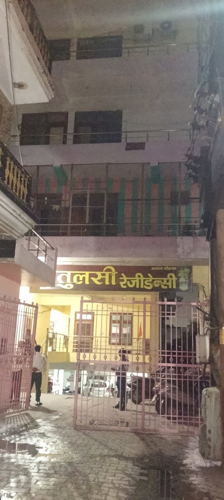 Aligarh News: तुलसी रेजीडेंसी का पांचवा अवैध तल आज होगा ध्वस्त