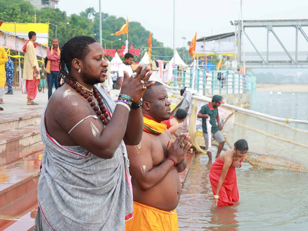 south africa devotee performs pind daan in gaya says sanatan culture is great today bihar news