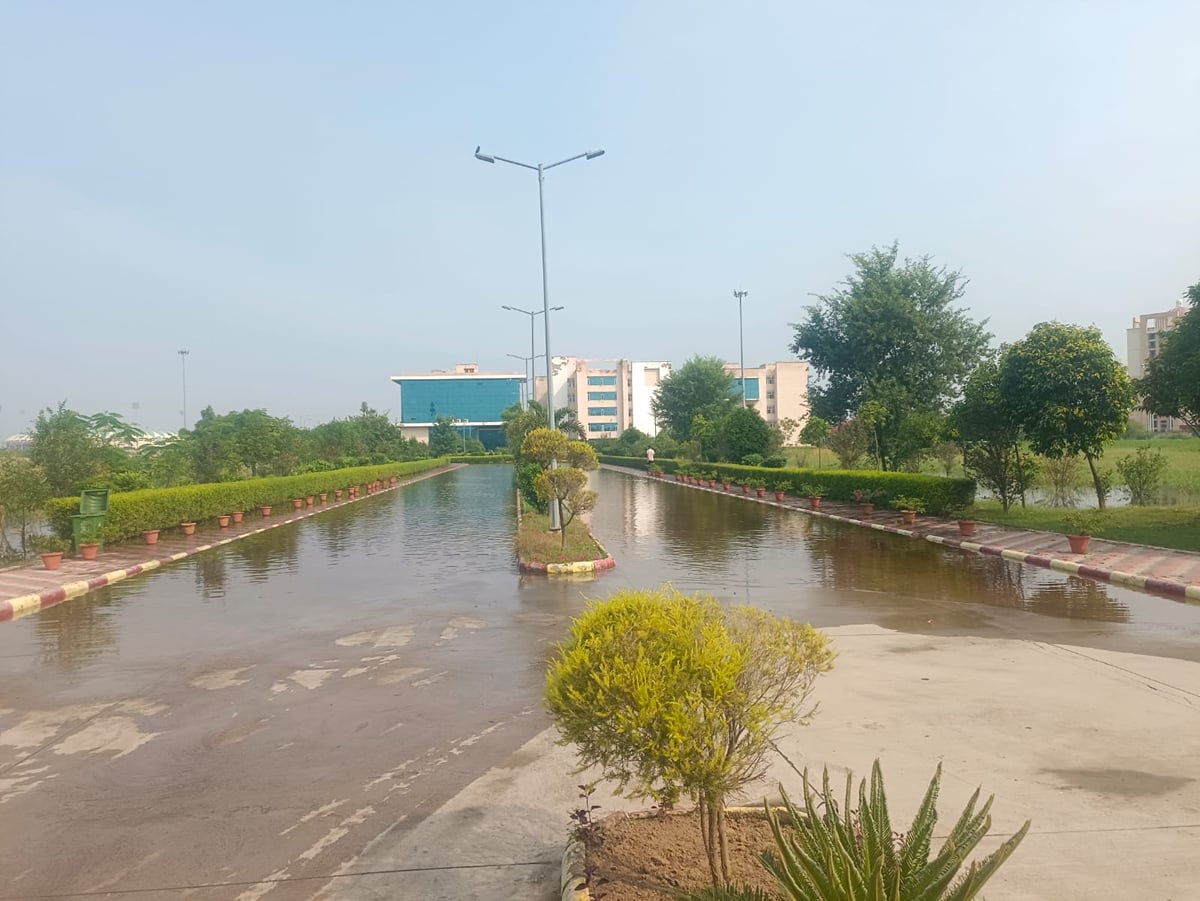 Lucknow News: आईआईआईटी में घुसा बाढ़ का पानी, परीक्षाएं स्थगित