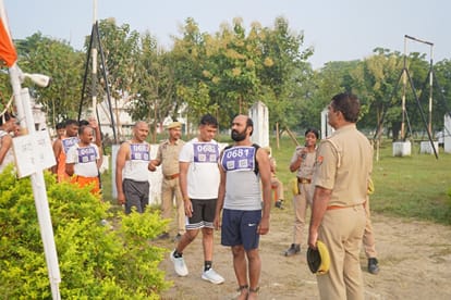 आरक्षी नागरिक पुलिस सीधी भर्ती के शारीरिक दक्षता परीक्षा में शामिल अभ्यर्थी। स्रोत- पीएसी