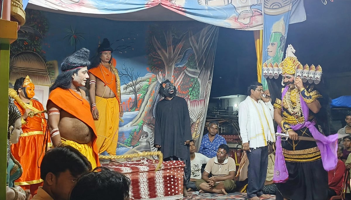 Azamgarh News: श्रीराम के राज्याभिषेक के साथ रामलीला का समापन