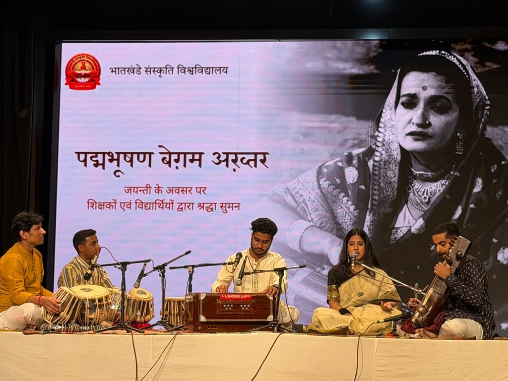 Lucknow News: गजलों और ठुमरी से सजी बेगम अख्तर की जयंती