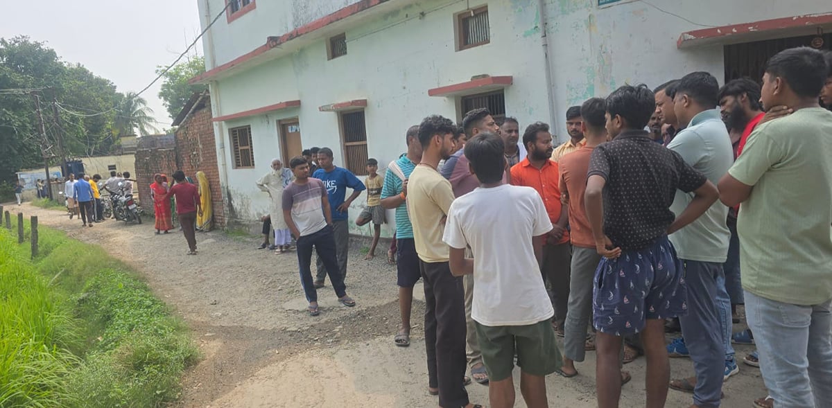 Deoria News: मां से मौत की खबर छिपाई, पूरे दिन दिलाते रहे भरोसा