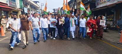 बड़सर  में कांग्रेसी नेता रैली निकालते हुए। स्रोत : कांग्रेस
