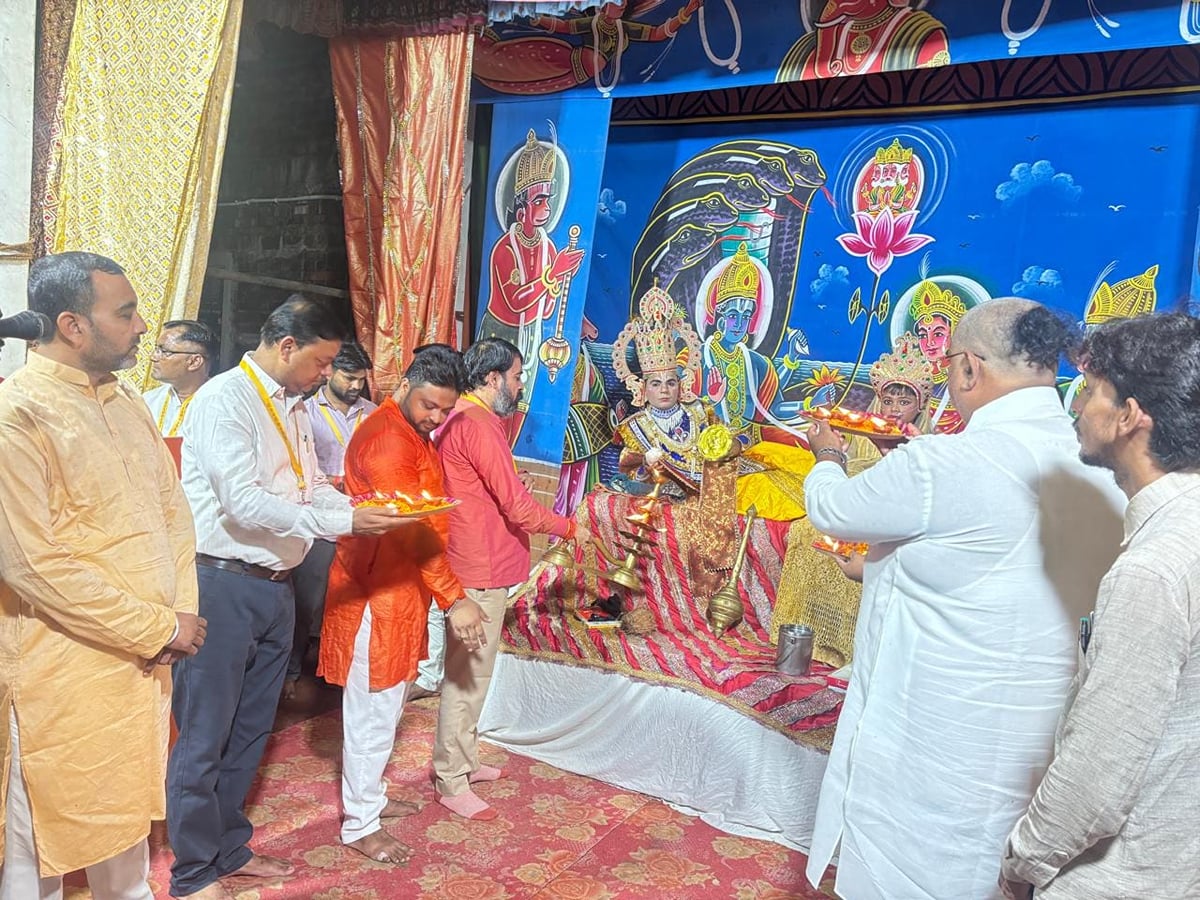 Mirzapur News: नारद मोह के मंचन के साथ रामलीला का शुभारंभ