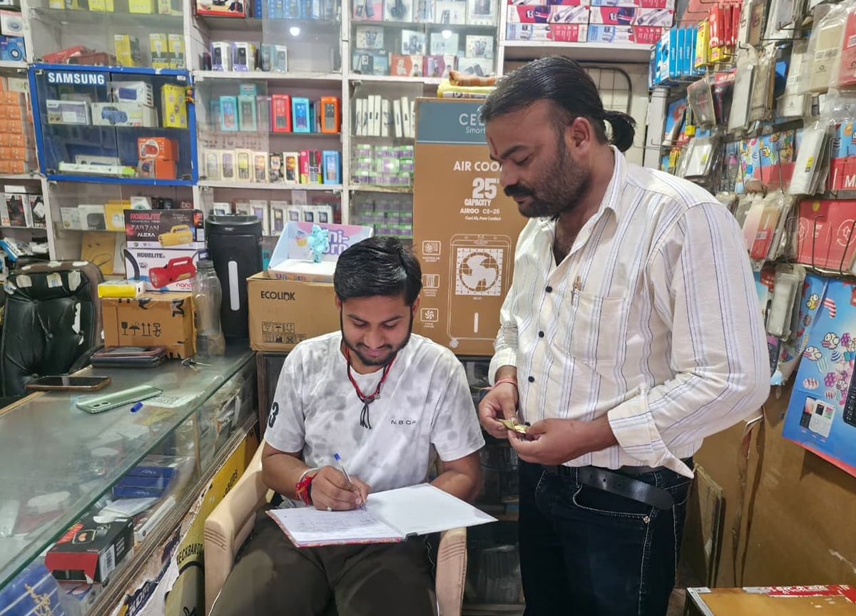Kasganj News: तीर्थनगरी में बंदरों का उत्पात, सड़कों पर जमाया कब्जा