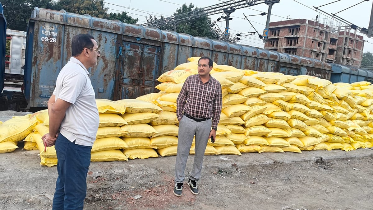 Banda News: प्रशासन का दावा जिले में पर्याप्त है खाद, 536 एमटी अतिरिक्त यूरिया आवंटित