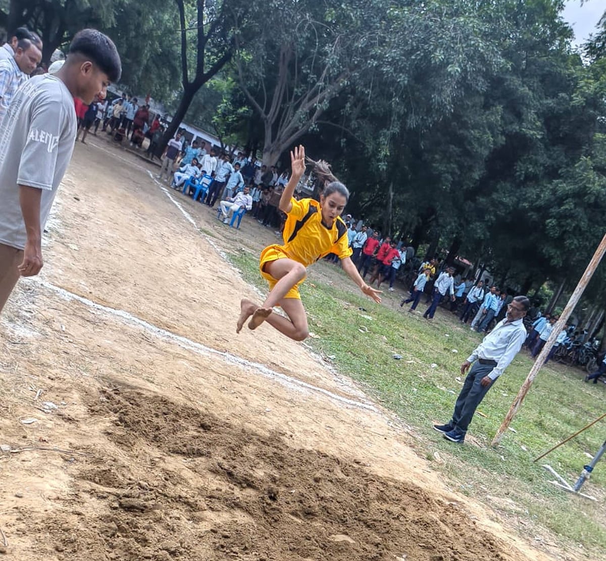 Fatehpur News: सीनियर वर्ग की गोला फेंक में विनीत और प्रतिमा ने मारी बाजी
