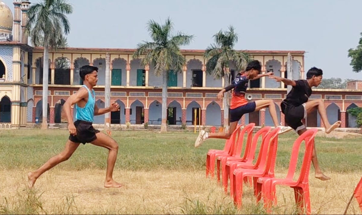 Fatehpur News: शहीद माल्टा इंटर कॉलेज ने जीती क्षेत्रीय खेलकूद चैंपियनशिप