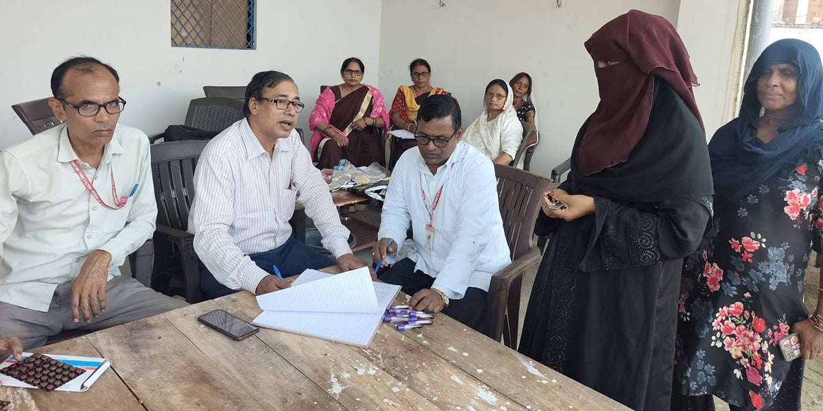 Fatehpur News: डेंगू की खबर पर गांव पहुंची स्वास्थ्य टीम, 130 की जांच में सभी रिपोर्ट निगेटिव
