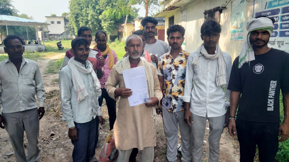 Hamirpur News: मजदूरों को नहीं मिली मजदूरी, डीएम से शिकायत