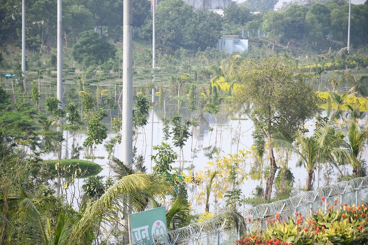 Lucknow News: गोमतीनगर विस्तार में नदी के पानी का प्रवेश रोका