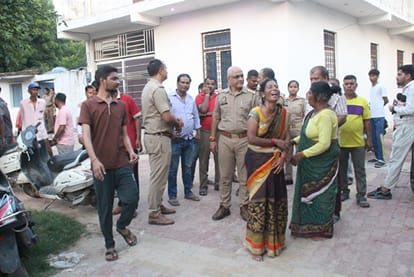 हत्या ... आईटीआई सिद्धेश्वर नगर में छात्रा की गोली मार कर हत्या की घटना के बाद मौजूद पुलिस और ल