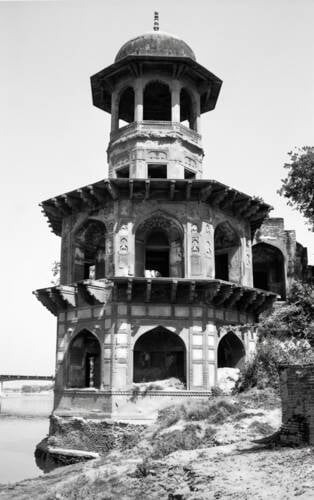 Agra News: धरोहर बचाने के लिए कागज चला, कन्नी नहीं